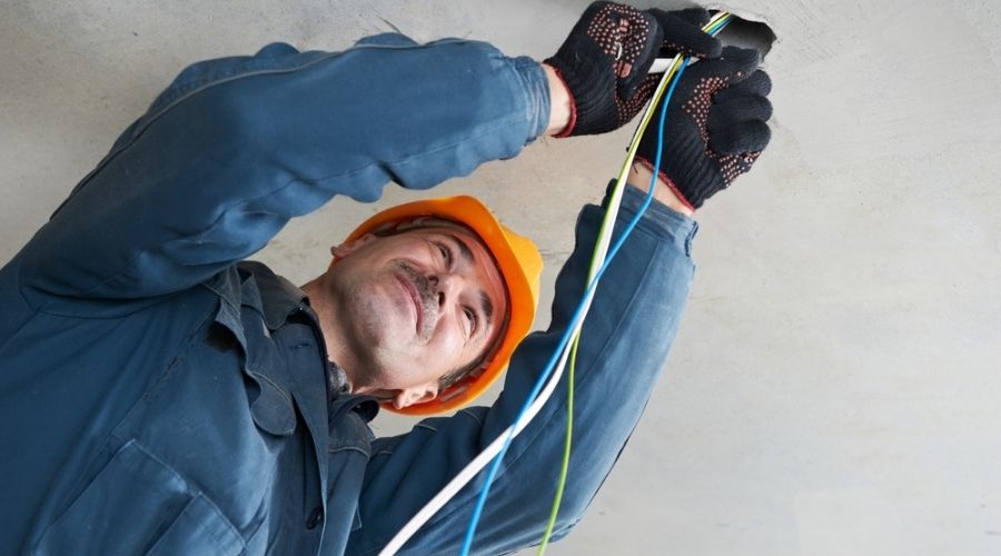 when to hire an electrician in richmond - electrician working on wirings
