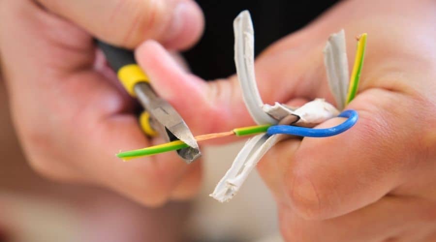 How To Splice Electrical Wires Safely & Securely (2023)